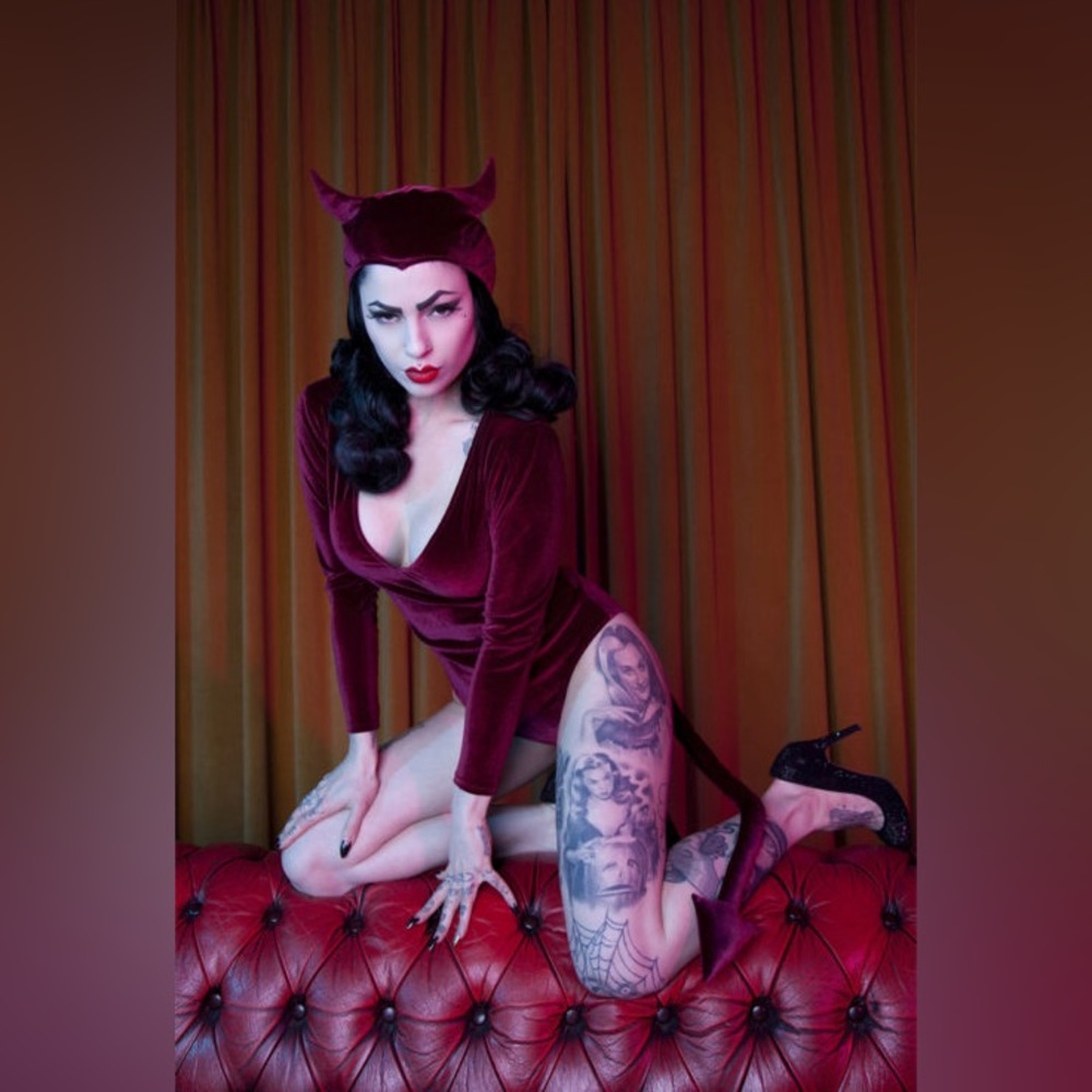 Velvet Betty Paige lingerie set
